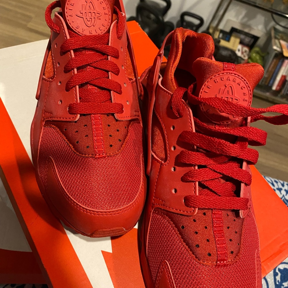 [SOLD] Nike “Triple Red” Huarache